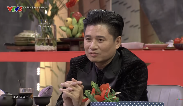 NSND Tấn Minh tiết lộ h&ocirc;n nh&acirc;n với vợ l&agrave; gi&aacute;m đốc nh&agrave; h&aacute;t ch&egrave;o  - Ảnh 1.