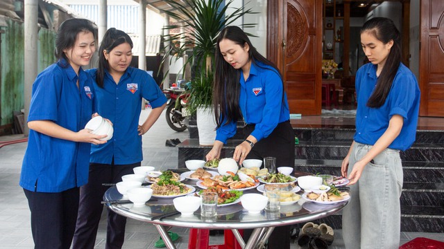 Bữa cơm tất ni&ecirc;n đầm ấm c&ugrave;ng Mẹ Việt Nam anh h&ugrave;ng- Ảnh 4.