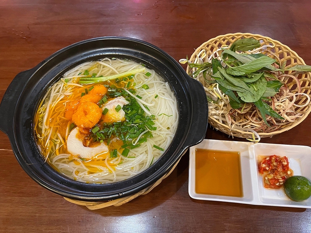 Hương vị qu&ecirc; hương: Về An Giang ăn b&uacute;n c&aacute; - Ảnh 1.