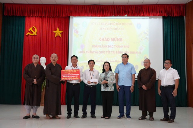 Phật gi&aacute;o người Hoa TP.HCM thăm y b&aacute;c sĩ, tu sĩ Bệnh viện Nh&acirc;n &Aacute;i- Ảnh 1.