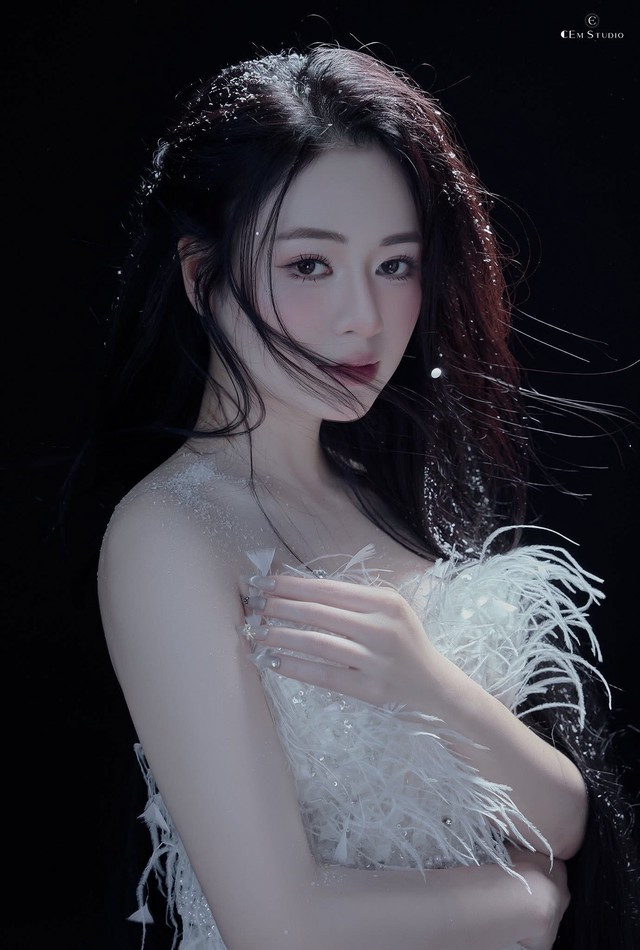 Thu Quỳnh t&aacute;i xuất phim giờ v&agrave;ng c&ugrave;ng hai diễn vi&ecirc;n phim &lsquo;Độc đạo&rsquo;   - Ảnh 2.