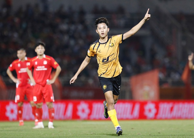 Người lập c&uacute; đ&uacute;p si&ecirc;u phẩm gi&uacute;p CLB Thanh H&oacute;a thắng sốc tại V-League, l&agrave; ai?- Ảnh 1.