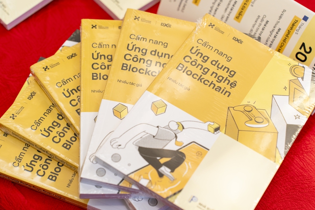 Ra mắt s&aacute;ch Cẩm nang ứng dụng C&ocirc;ng nghệ Blockchain - Ảnh 2.