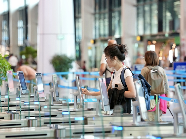 Những cuộc đấu tr&iacute; nơi cửa ng&otilde; T&acirc;n Sơn Nhất- Ảnh 4.