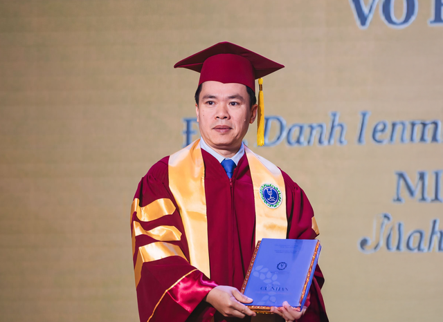 Một gi&aacute;o sư Việt Nam được trao Hu&acirc;n chương C&agrave;nh cọ H&agrave;n l&acirc;m của Ph&aacute;p - Ảnh 1.