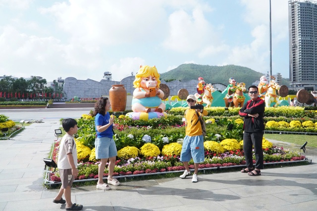 Linh vật ngựa mặt 'cọc' g&acirc;y sốt phố biển Quy Nhơn- Ảnh 11.