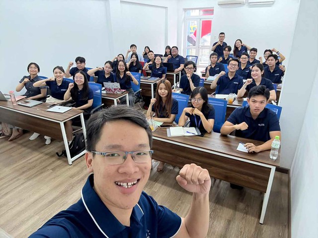 Thầy gi&aacute;o đạt IELTS 9.0 tuyệt đối: Ch&iacute;nh người thầy cũng c&oacute; những người thầy - Ảnh 3.