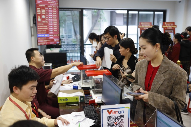 Gi&aacute; v&agrave;ng tr&ecirc;n chợ mạng tăng loạn xạ- Ảnh 5.