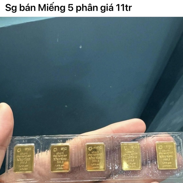 Gi&aacute; v&agrave;ng tr&ecirc;n chợ mạng tăng loạn xạ- Ảnh 1.