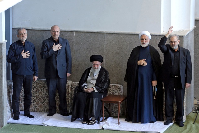 Hồ sơ quyền lực của l&atilde;nh tụ tối cao Iran Ali Khamenei v&agrave; ảnh hưởng của Israel - Ảnh 7.