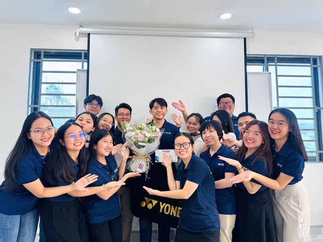 Thầy gi&aacute;o đạt IELTS 9.0 tuyệt đối: Ch&iacute;nh người thầy cũng c&oacute; những người thầy - Ảnh 1.