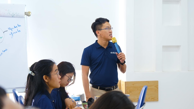 Thầy gi&aacute;o đạt IELTS 9.0 tuyệt đối: Ch&iacute;nh người thầy cũng c&oacute; những người thầy - Ảnh 2.