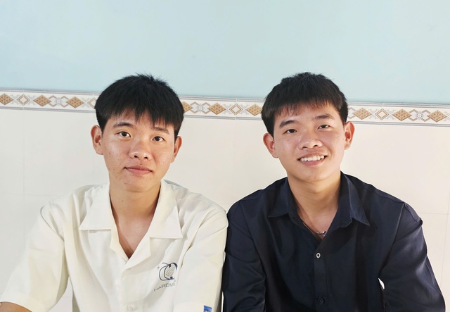 Những anh em song sinh tình nguyện nhập ngũ - Ảnh 3.