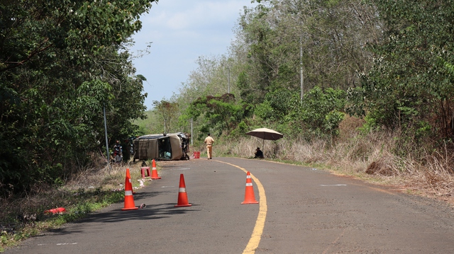 Đồng Nai: Xe 7 chỗ lật nghiêng trên đường ĐT.753 khiến 2 bà cháu tử vong - Ảnh 3.