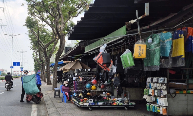 Mua về mặc có phạm luật?- Ảnh 3. Mua về mặc có phạm luật?- Ảnh 3.