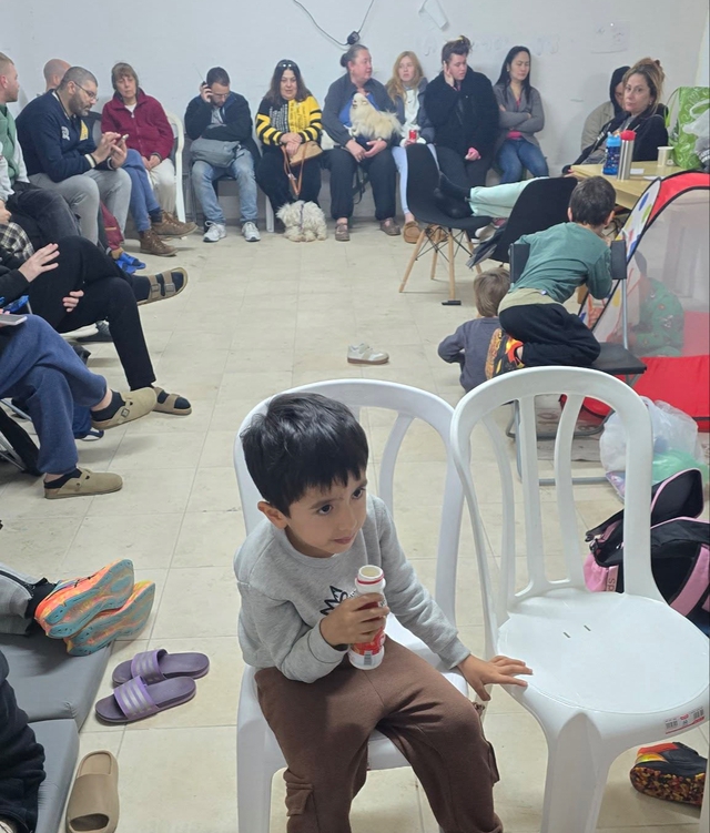  20 lần chạy xuống hầm trú ẩn, không có bữa ăn ngon  - Ảnh 5.