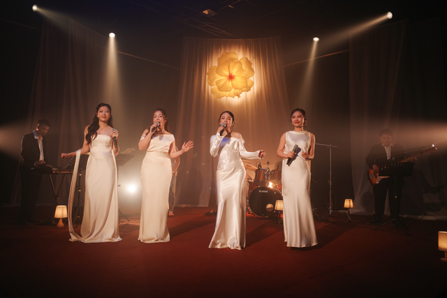 ĐH Duy Tân 'tung' bộ đôi MV 'Điệp khúc mùa Xuân' và 'Đón Xuân' chào Xuân Bính Ngọ- Ảnh 2. ĐH Duy Tân 'tung' bộ đôi MV 'Điệp khúc mùa Xuân' và 'Đón Xuân' chào Xuân Bính Ngọ- Ảnh 2.