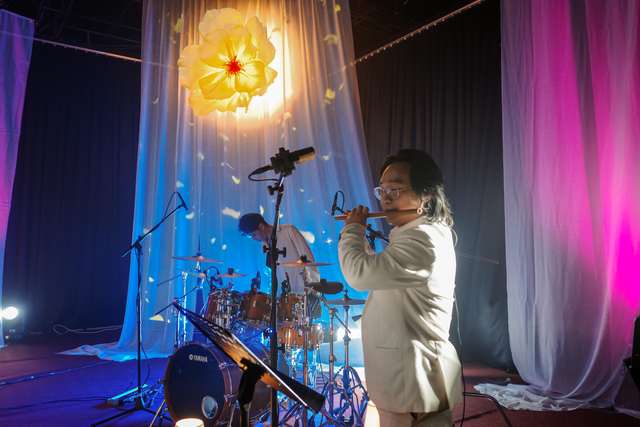 ĐH Duy Tân 'tung' bộ đôi MV 'Điệp khúc mùa Xuân' và 'Đón Xuân' chào Xuân Bính Ngọ- Ảnh 1. ĐH Duy Tân 'tung' bộ đôi MV 'Điệp khúc mùa Xuân' và 'Đón Xuân' chào Xuân Bính Ngọ- Ảnh 1.