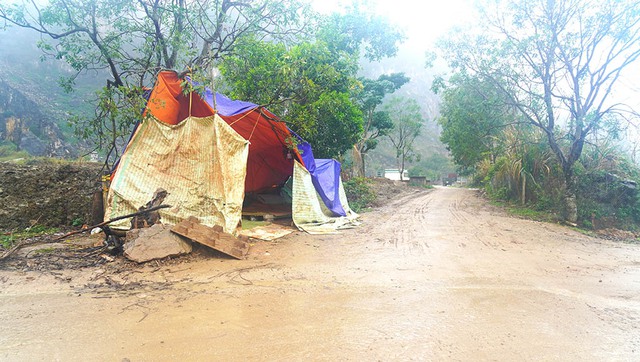 Khốn khổ sống cạnh bãi rác Đông Nam - Ảnh 2.