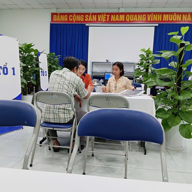 Các hộ dân tại cư xá Thanh Đa bắt đầu di dời- Ảnh 2. Các hộ dân tại cư xá Thanh Đa bắt đầu di dời- Ảnh 2.