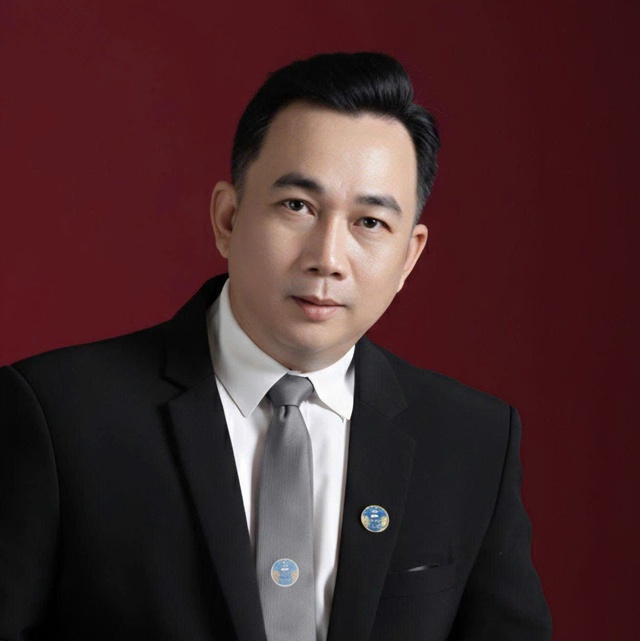 Mua về mặc có phạm luật?- Ảnh 5. Mua về mặc có phạm luật?- Ảnh 5.