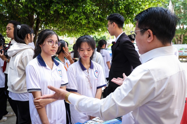 Phụ huynh và học sinh trước “cơn bão AI” - Ảnh 3.