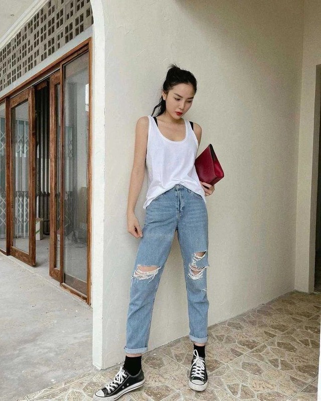 Quần jeans rách tái xuất, khi sự cũ kỹ trở nên thời thượng- Ảnh 2.