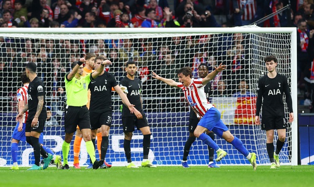 V&ograve;ng 16 đội Champions League: Liverpool v&agrave; Tottenham thua 'thảm họa', Bayern Munich thắng đậm đến kh&oacute; tin- Ảnh 3.
