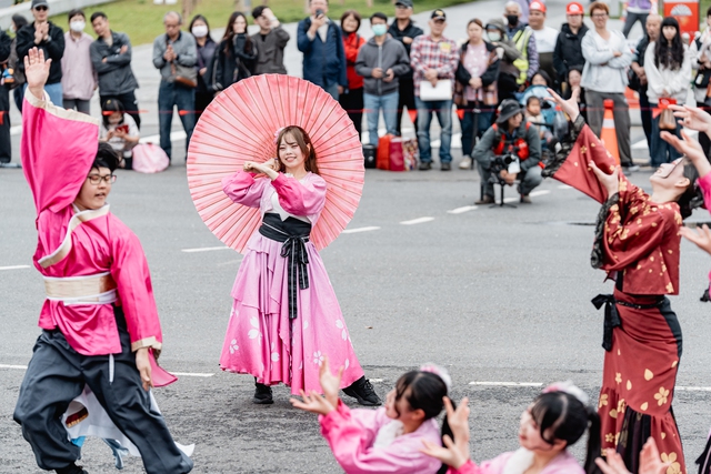 Áo dài, cờ Tổ quốc xuất hiện tại Lễ hội đèn lồng Gia Nghĩa, Đài Loan- Ảnh 5.