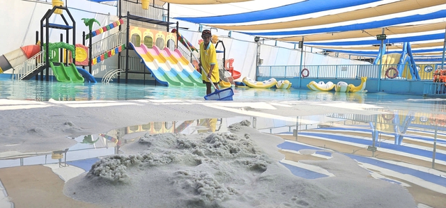 Nh&acirc;n vi&ecirc;n khu vui chơi nhặt b&ocirc;ng tai v&agrave;ng , t&igrave;m người đ&aacute;nh rơi tại B&igrave;nh T&acirc;n - Ảnh 2.