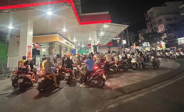 L&agrave;m việc từ xa, kh&ocirc;ng đến c&ocirc;ng ty v&igrave; gi&aacute; xăng tăng- Ảnh 2.