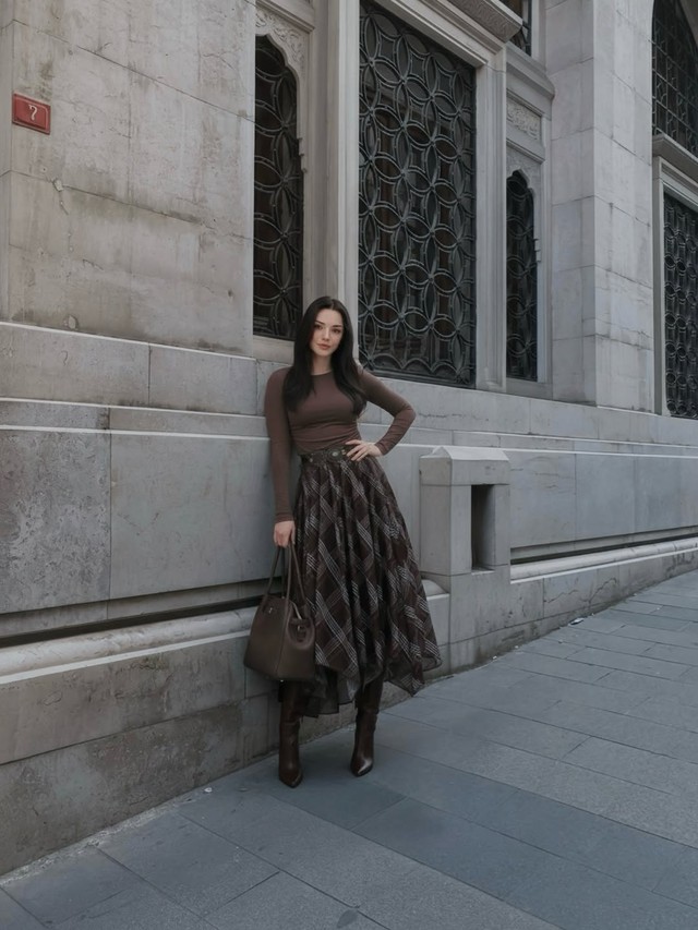 Thoải mái nhưng vẫn thanh lịch cùng bản phối giày và váy dài- Ảnh 6.