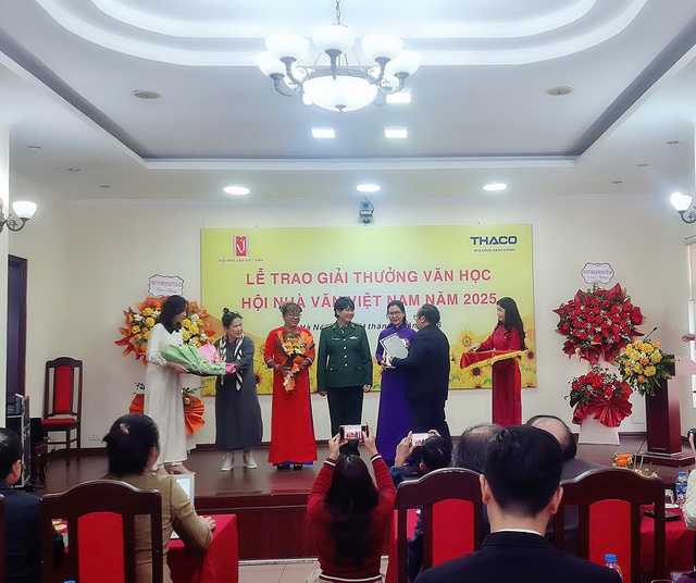 9 t&aacute;c giả nhận hơn 200 triệu đồng Giải thưởng Văn học Hội Nh&agrave; văn 2025- Ảnh 1.