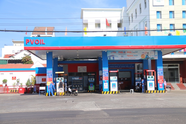 L&acirc;m Đồng: Xăng dầu tăng tới 40%, nh&agrave; xe t&iacute;nh tăng gi&aacute; vận chuyển- Ảnh 3.