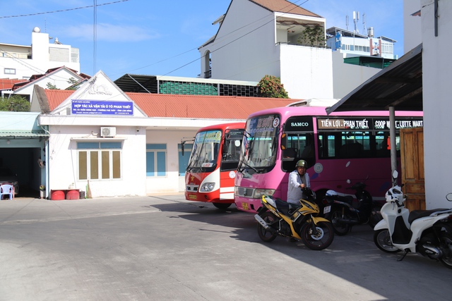 L&acirc;m Đồng: Xăng dầu tăng tới 40%, nh&agrave; xe t&iacute;nh tăng gi&aacute; vận chuyển- Ảnh 1.