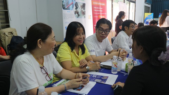 H&agrave;ng loạt việc l&agrave;m cần tuyển gấp đầu năm, thu nhập từ 20 triệu đồng/th&aacute;ng - Ảnh 4.