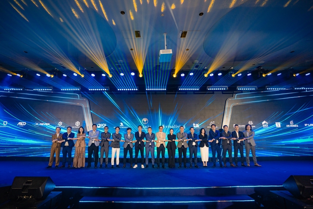 Hơn 600 chuy&ecirc;n vi&ecirc;n kinh doanh b&ugrave;ng nổ c&ugrave;ng lễ ra qu&acirc;n dự &aacute;n Salacia Villas - Ảnh 3.