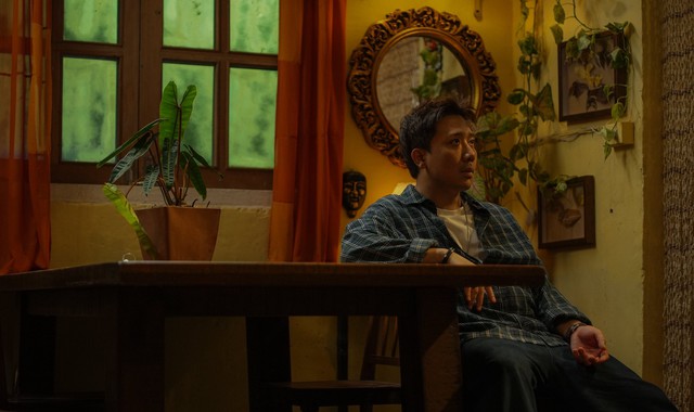 Phim tết của Trấn Th&agrave;nh đ&oacute;n tin vui d&ugrave; bị 'vượt mặt' - Ảnh 2.