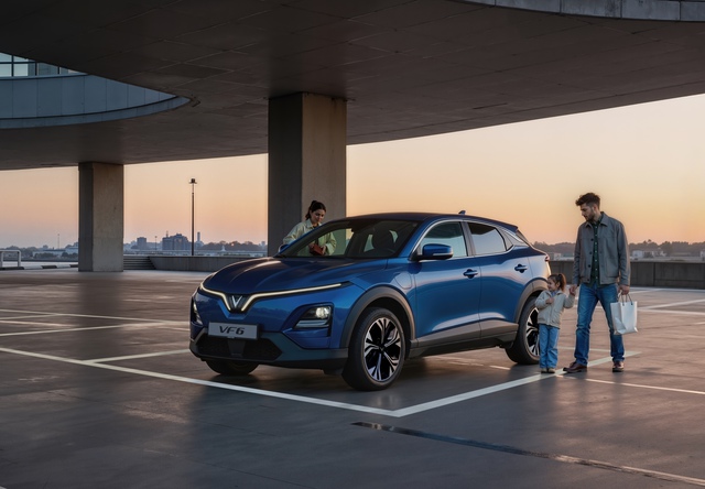 Gi&aacute; xăng tăng 'ch&oacute;ng mặt', VinFast th&ecirc;m ưu đ&atilde;i k&iacute;ch cầu xe điện - Ảnh 2.