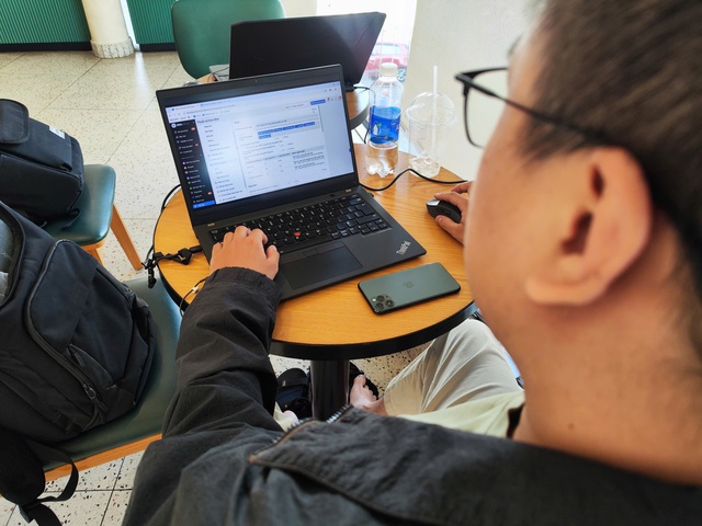 L&agrave;m việc từ xa, kh&ocirc;ng đến c&ocirc;ng ty v&igrave; gi&aacute; xăng tăng- Ảnh 1.