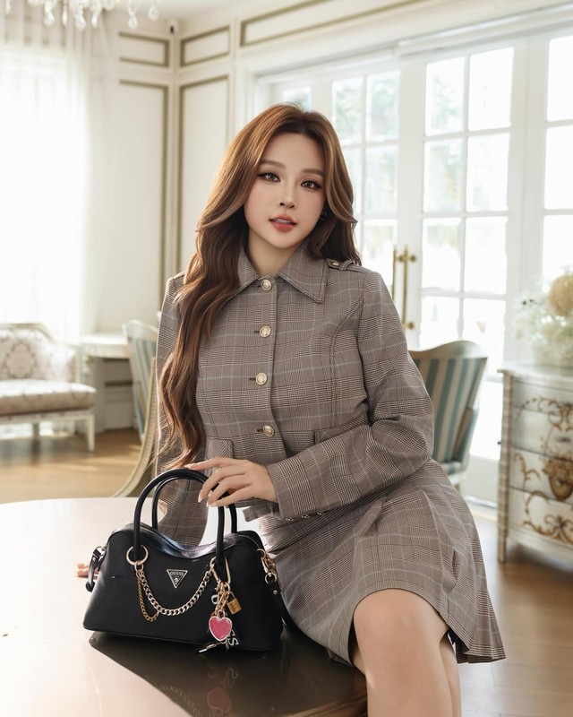 Cá nhân hóa phong cách thời trang với túi đính charm- Ảnh 1.