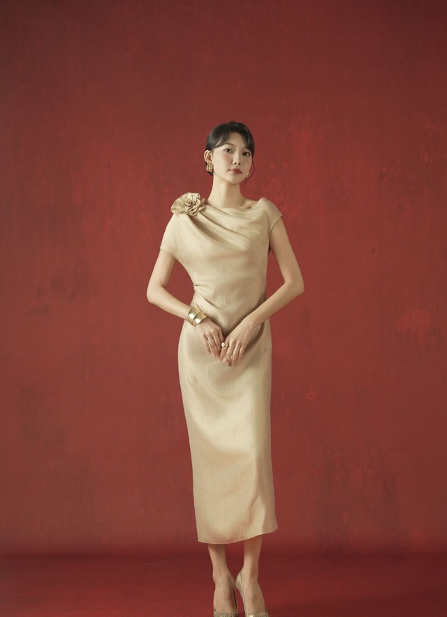 Hóa nàng thơ cùng váy đính hoa 3D đầy sức sống- Ảnh 1.