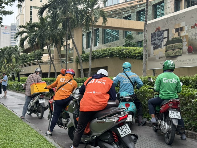 T&agrave;i xế xe c&ocirc;ng nghệ được hỗ trợ ph&iacute; nhi&ecirc;n liệu- Ảnh 1.