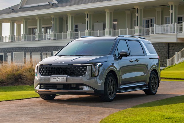 New Carnival Hybrid ưu đ&atilde;i 100 triệu, cơ hội v&agrave;ng mua xe gia đ&igrave;nh cho kh&aacute;ch Việt - Ảnh 1.