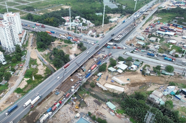 Gi&aacute; cước vận tải tăng cao khiến doanh nghiệp sản xuất gặp kh&oacute; khăn trong năm 2026 - Ảnh 2.