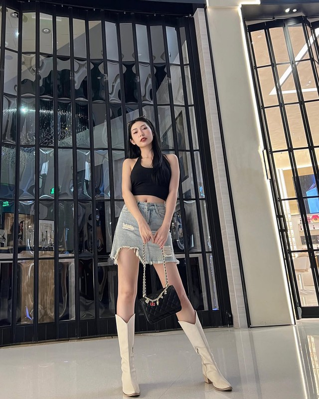 Cá nhân hóa phong cách thời trang với túi đính charm- Ảnh 4.