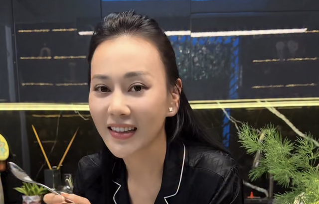 Phương Oanh lộ diện sau thời gian 'ở ẩn' - Ảnh 1.