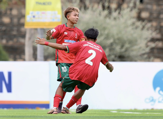 Trường ĐH C&ocirc;ng nghệ Đồng Nai 1-0 Trường ĐH Đồng Th&aacute;p: V&eacute; tứ kết sớm - Ảnh 2.