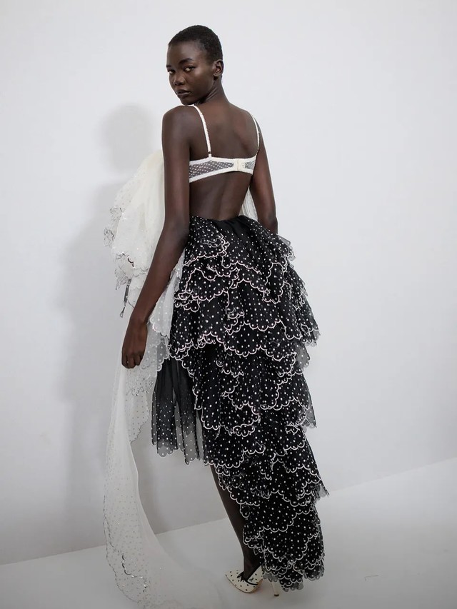  Chân váy bồng bềnh tiểu thư "đổ bộ" đường phố - Ảnh 2.