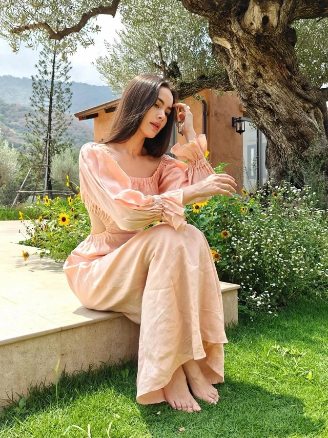 Váy dài thướt tha mang đến vẻ đẹp lãng mạn cho phong cách đầu hè- Ảnh 10.